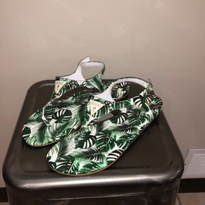 Guess flip flops